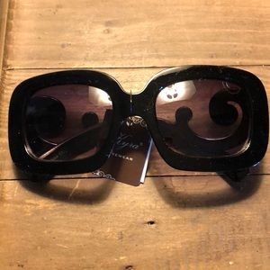 Trendy Retro fashion sunglasses